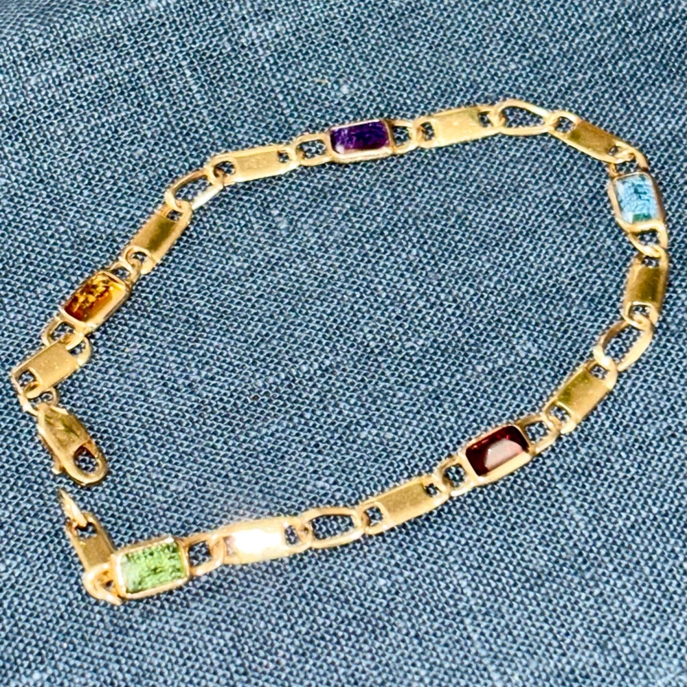 Elegant Gold Bracelet with Multicolor Gemstones